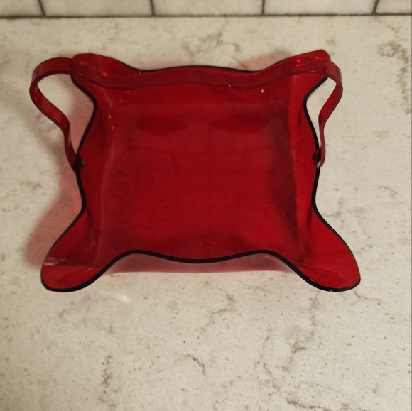 Vintage mcm acrylic lucite christmas red basket with folding handle - Picture 3 of 10